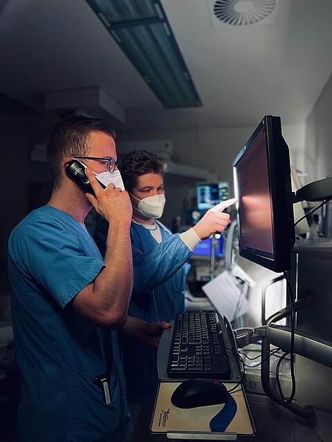 Dennis Roser als Krankenpfleger