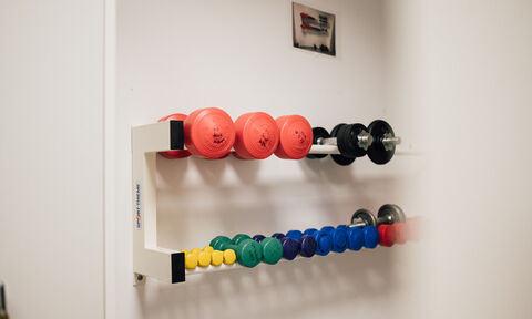 Hanteln der Physiotherapie in der KRH Akademie